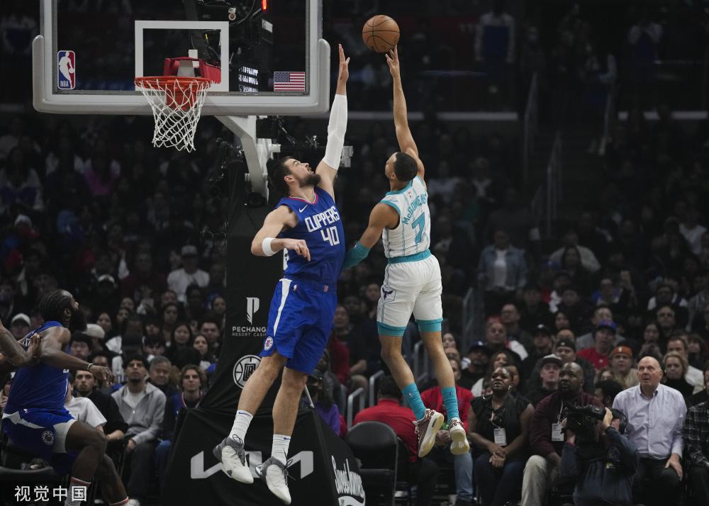 表现无疑更 表现无疑更